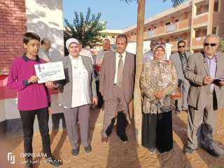 مدير تعليم القليوبية ....تكرم الطالب...
