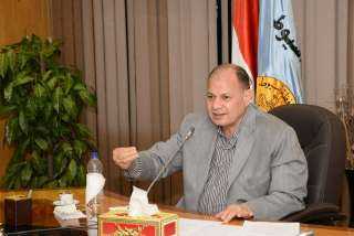 محافظ أسيوط يناقش مع التنفيذيين...