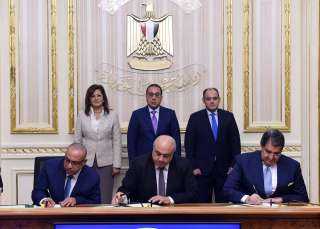 رئيس الوزراء يشهد مراسم توقيع...