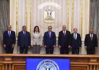 رئيس الوزراء يشهد توقيع عقدي...