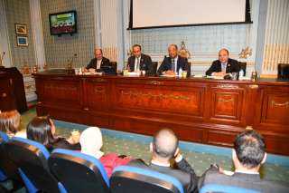 رئيس هيئة الرعاية الصحية يستعرض...