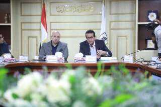 وزير الصحة يناقش خطة الوزارة...