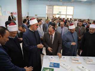 أمين ”البحوث الإسلامية” يفتتح معرضًا...