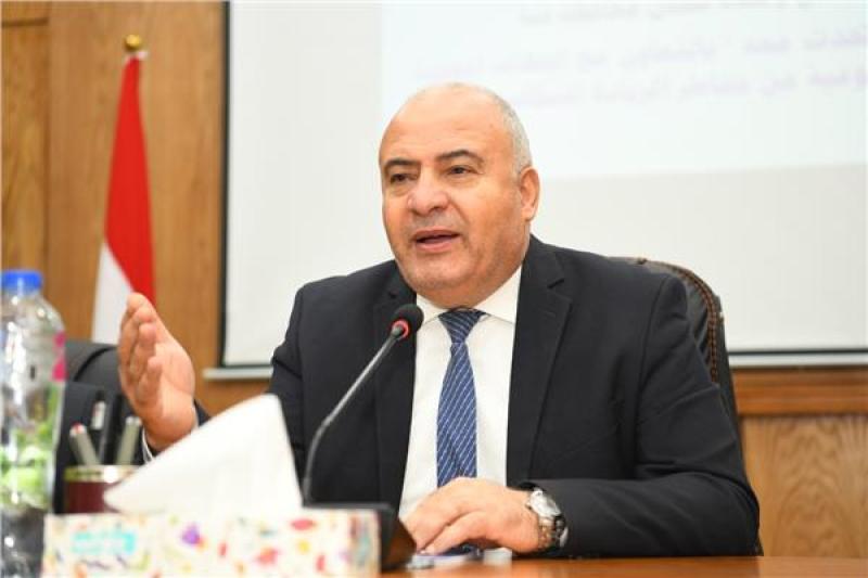 محافظ قنا
