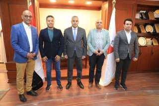محافظ سوهاج يستقبل وفد من...
