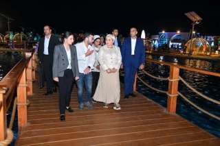 السيدة انتصار السيسى تتفقد معارض...