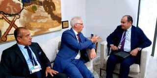 وزير التجارة يبحث مع الرئيس...