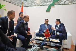 وزير التنمية المحلية يزور جناح...
