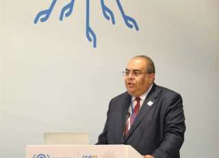 ” محمود محيي الدين” يشيد...