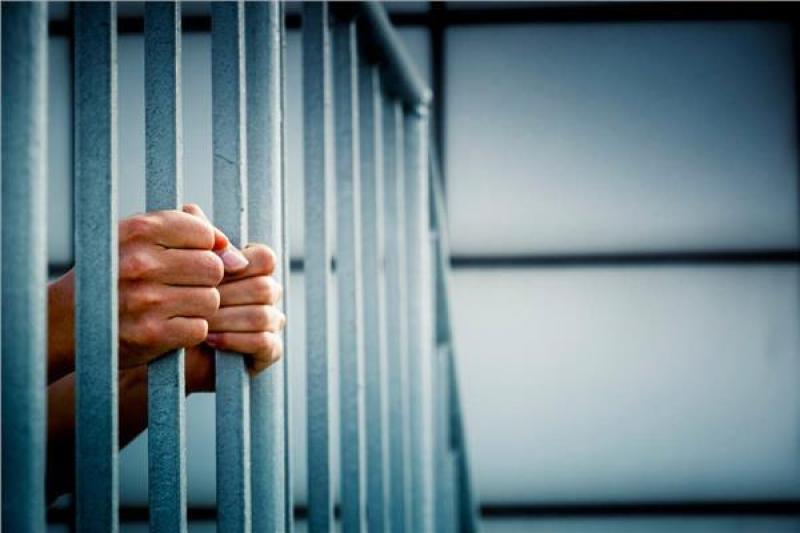 المشدد 6 سنوات وغرامة 100 ألف جنيه لعاطل يتاجر فى المخدرات ببنها