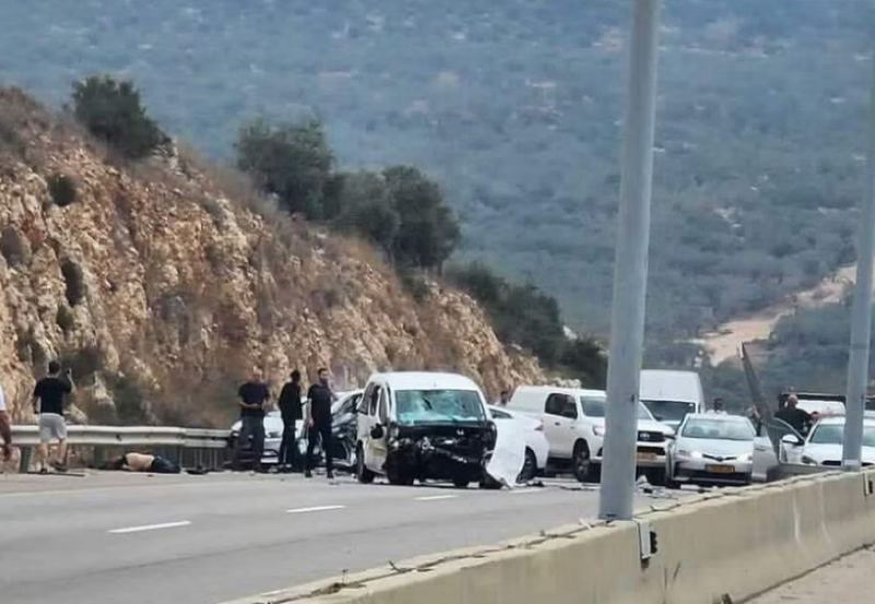 مقتل إسرائيلي وإصابة آخرين في عملية طعن ودهس بالضفة الغربية