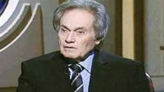 تشييع جثمان محمد سلطان ملفوفا...