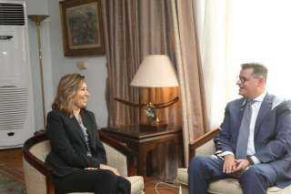 وزيرة الثقافة تلتقي البرلماني طارق...