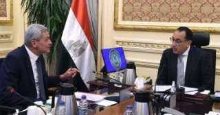 رئيس الوزراء يتابع عدداً من...