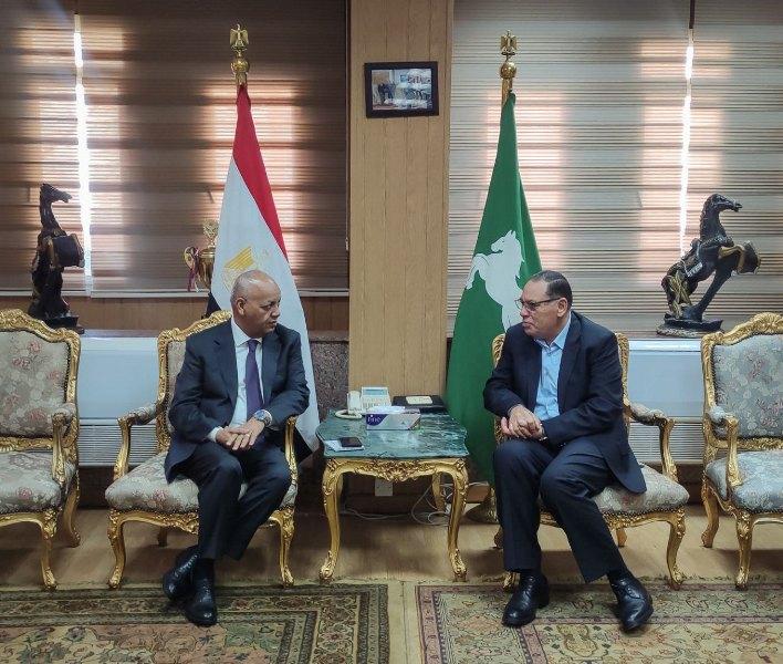 محافظ الشرقية يلتقي رئيس مجلس إدارة ورئيس تحرير جريدة الاسبوع