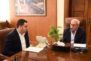 محافظ بورسعيد يتابع موقف توافر...