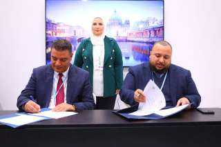 وزيرة التضامن الاجتماعي تشهد توقيع...