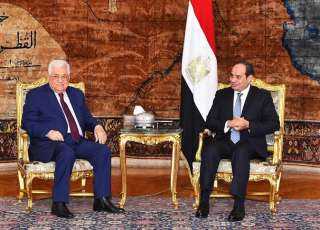 الرئيس السيسي يهنئ أبو مازن...