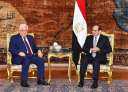 الرئيس السيسي يهنئ أبو مازن...