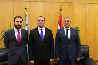 نائب محافظ الأقصر بحث مع...