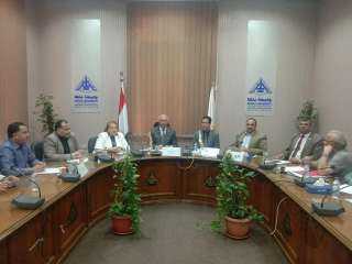 رئيس جامعة بنها يترأس اجتماعا...