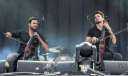 مصر للطيران تنقل فرقة 2CELLOS...