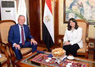 بدعوة من قنصل عام مصر...