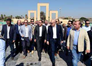 رئيس الوزراء يتفقد أعمال تطوير...