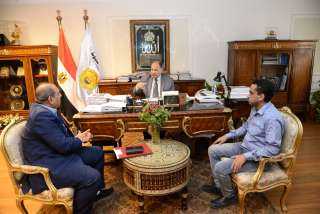 محافظ أسيوط يعلن إستمرار منافذ...