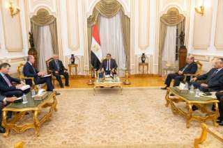 ” وزير الإنتاج  الحربي...