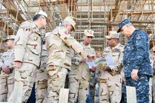 وزير الدفاع يتفقد مقر القيادة...
