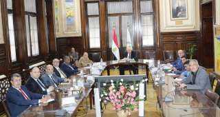 وزير الزراعة يلتقي مسئولى شركة...
