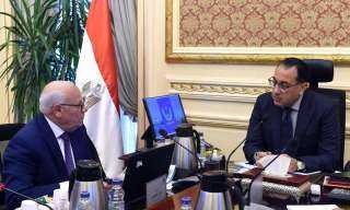 رئيس الوزراء يتابع الموقف التنفيذي...