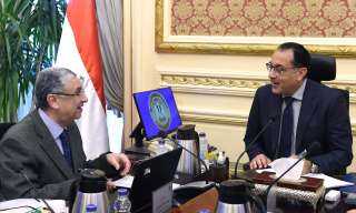 رئيس الوزراء يستعرض مشروعات الطاقة...