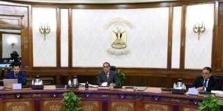 رئيس الوزراء يتابع الموقف التنفيذي...