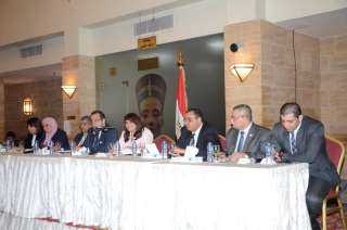 وزيرة الهجرة تعقد لقاءً مفتوحًا...