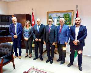 وزير التعليم العالي يتلقى تقريرًا...