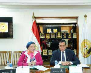 وزيرا التنمية المحلية والبيئة يناقشان...