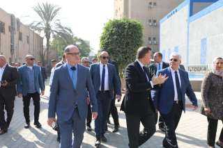 وزير التعليم العالي ورئيس جامعة...