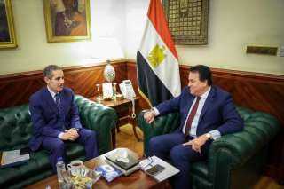 وزير الصحة يستقبل محافظ الغربية...