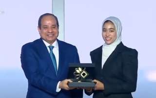السيسي يكرم عددا من النماذج...
