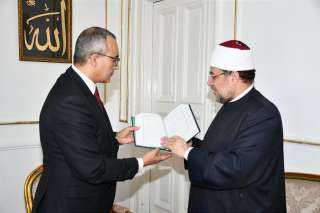 وزير الأوقاف يستقبل سعادة السفير...