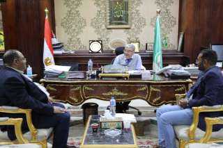 محافظ المنيا يبحث دعم الأنشطة...