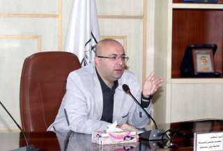 محافظ بني سويف يناقش مع...