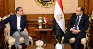 وزير الصناعة يبحث مع ديور...