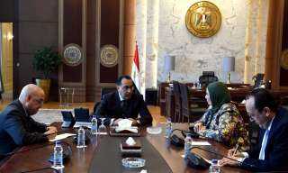 رئيس الوزراء يتابع الموقف التنفيذي...