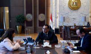 رئيس الوزراء يتابع مع وزيرة...
