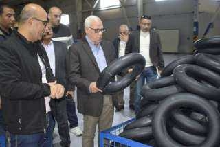محافظ بورسعيد يتفقد خط إنتاج...