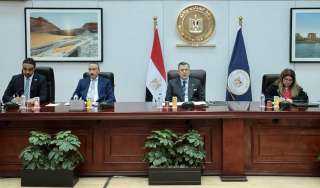 وزير السياحة والآثار يجتمع مع...