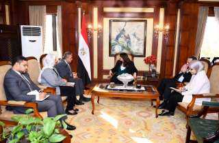 وزيرة الهجرة تستقبل قنصل مصر...